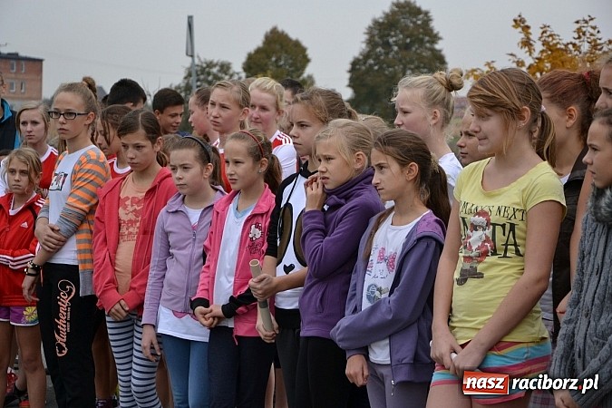 Zdjęcie w galerii na portalu naszraciborz.pl: Uczniowie z gminy Krzyżanowice sprawdzili się dziś w przełajach wiadomości z regionu