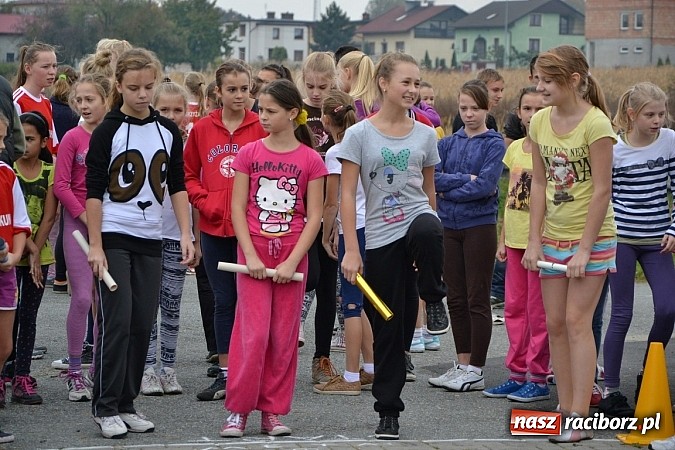 Zdjęcie w galerii na portalu naszraciborz.pl: Uczniowie z gminy Krzyżanowice sprawdzili się dziś w przełajach wiadomości z regionu