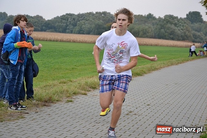 Zdjęcie w galerii na portalu naszraciborz.pl: Uczniowie z gminy Krzyżanowice sprawdzili się dziś w przełajach wiadomości z regionu