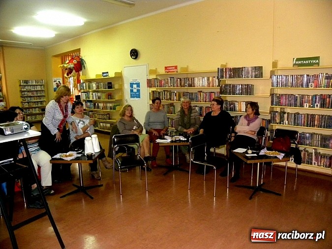 Zdjęcie w galerii na portalu naszraciborz.pl: DJ Wika w Bibliotece wiadomości z regionu