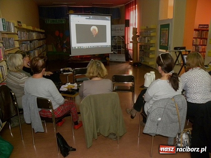 Zdjęcie w galerii na portalu naszraciborz.pl: DJ Wika w Bibliotece wiadomości z regionu