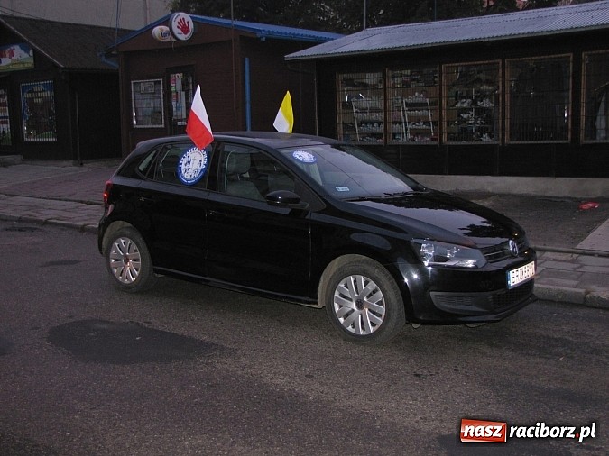 Zdjęcie w galerii na portalu naszraciborz.pl: W Kietrzu wystartowała I Sztafeta Papieska! wiadomości z regionu