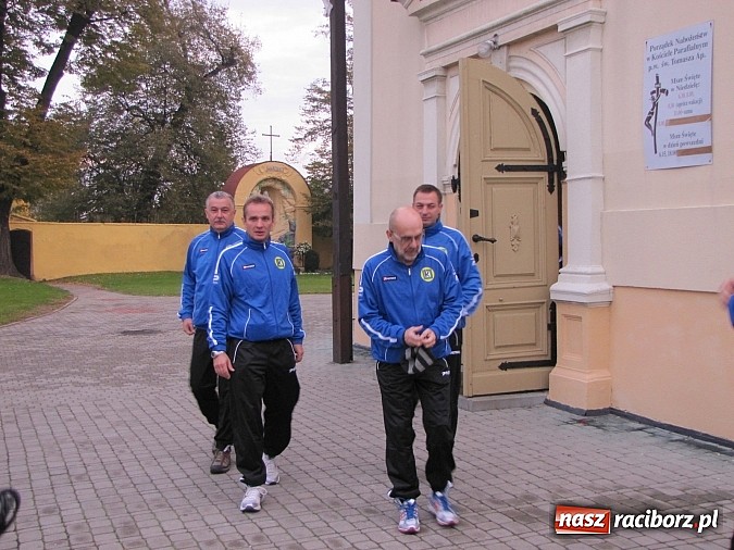 Zdjęcie w galerii na portalu naszraciborz.pl: W Kietrzu wystartowała I Sztafeta Papieska! wiadomości z regionu