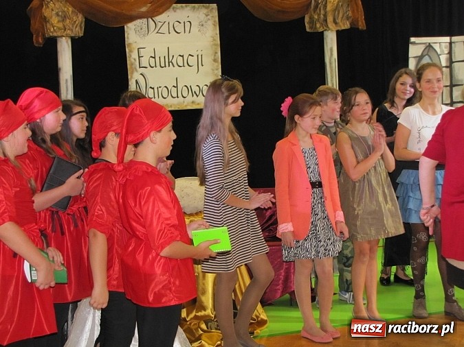 Zdjęcie w galerii na portalu naszraciborz.pl: W SP 13 wiedzą jak wyginęli kr&oacute;lewicze wiadomości z regionu