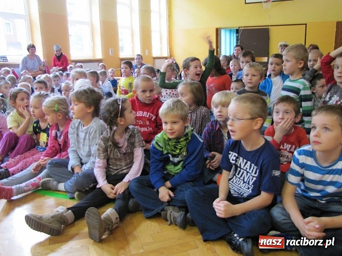 Zdjęcie w galerii na portalu naszraciborz.pl: W SP 13 wiedzą jak wyginęli kr&oacute;lewicze wiadomości z regionu