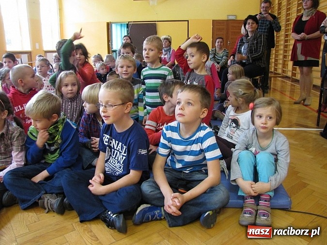 Zdjęcie w galerii na portalu naszraciborz.pl: W SP 13 wiedzą jak wyginęli kr&oacute;lewicze wiadomości z regionu