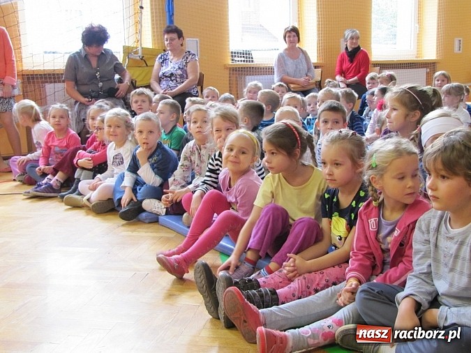 Zdjęcie w galerii na portalu naszraciborz.pl: W SP 13 wiedzą jak wyginęli kr&oacute;lewicze wiadomości z regionu