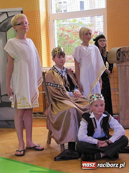 Zdjęcie w galerii na portalu naszraciborz.pl: W SP 13 wiedzą jak wyginęli kr&oacute;lewicze wiadomości z regionu