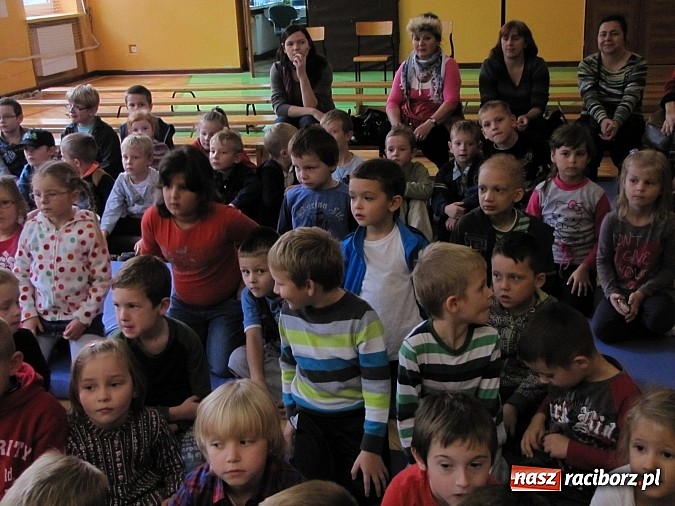 Zdjęcie w galerii na portalu naszraciborz.pl: W SP 13 wiedzą jak wyginęli kr&oacute;lewicze wiadomości z regionu