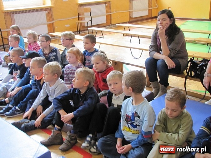 Zdjęcie w galerii na portalu naszraciborz.pl: W SP 13 wiedzą jak wyginęli kr&oacute;lewicze wiadomości z regionu