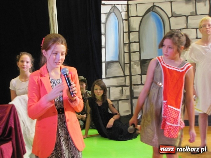 Zdjęcie w galerii na portalu naszraciborz.pl: W SP 13 wiedzą jak wyginęli kr&oacute;lewicze wiadomości z regionu