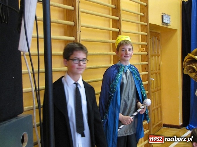 Zdjęcie w galerii na portalu naszraciborz.pl: W SP 13 wiedzą jak wyginęli kr&oacute;lewicze wiadomości z regionu