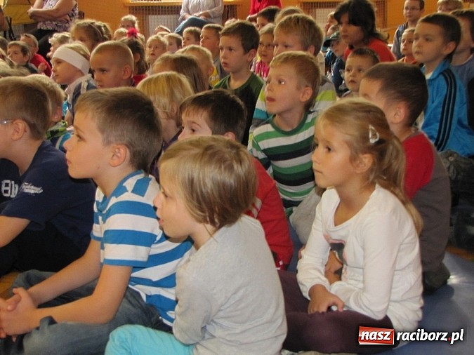 Zdjęcie w galerii na portalu naszraciborz.pl: W SP 13 wiedzą jak wyginęli kr&oacute;lewicze wiadomości z regionu