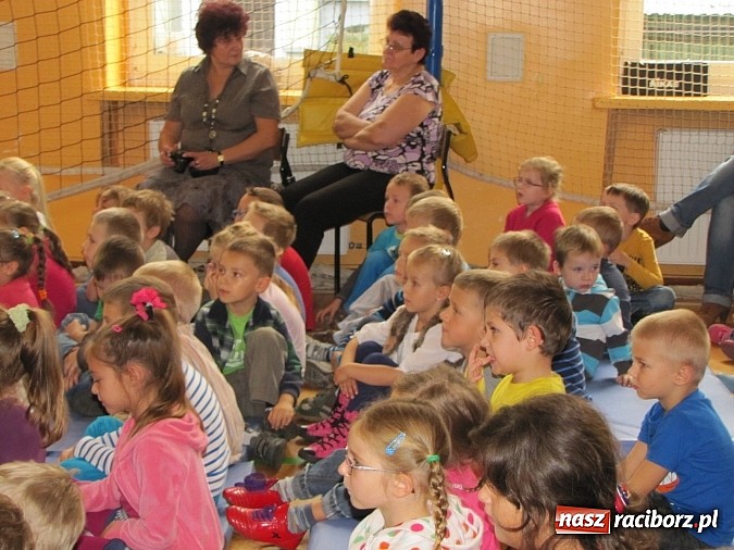 Zdjęcie w galerii na portalu naszraciborz.pl: W SP 13 wiedzą jak wyginęli kr&oacute;lewicze wiadomości z regionu