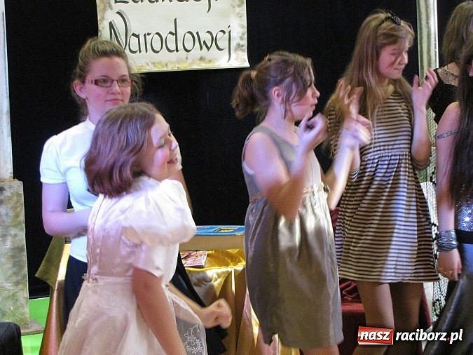 Zdjęcie w galerii na portalu naszraciborz.pl: W SP 13 wiedzą jak wyginęli kr&oacute;lewicze wiadomości z regionu