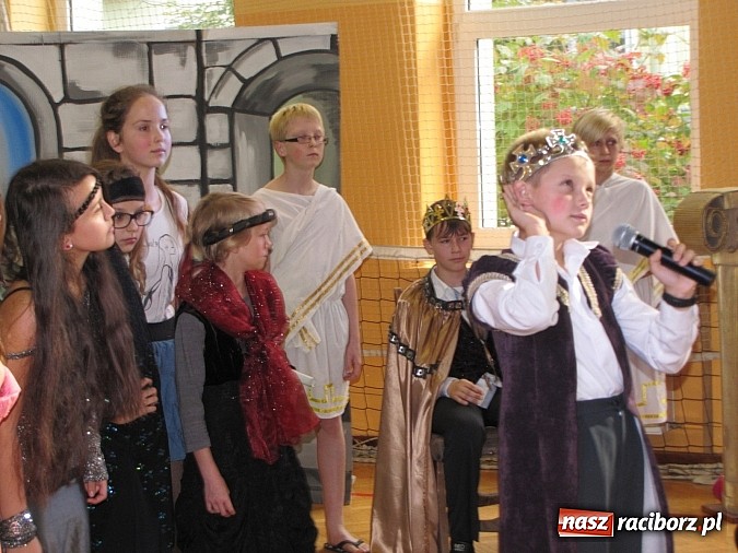 Zdjęcie w galerii na portalu naszraciborz.pl: W SP 13 wiedzą jak wyginęli kr&oacute;lewicze wiadomości z regionu