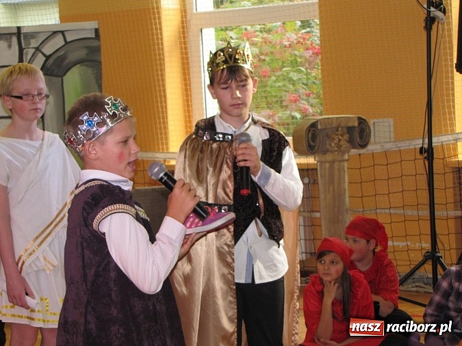 Zdjęcie w galerii na portalu naszraciborz.pl: W SP 13 wiedzą jak wyginęli kr&oacute;lewicze wiadomości z regionu