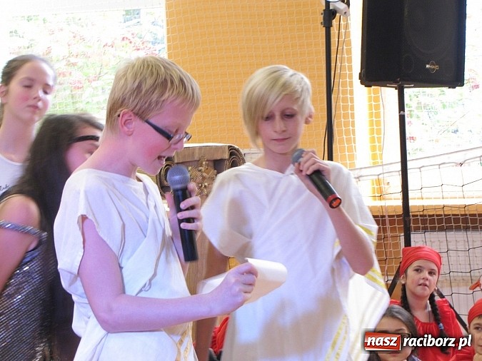 Zdjęcie w galerii na portalu naszraciborz.pl: W SP 13 wiedzą jak wyginęli kr&oacute;lewicze wiadomości z regionu