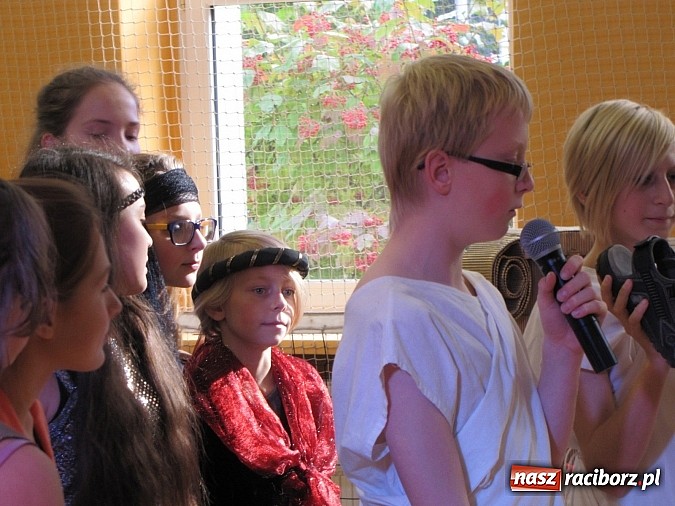 Zdjęcie w galerii na portalu naszraciborz.pl: W SP 13 wiedzą jak wyginęli kr&oacute;lewicze wiadomości z regionu