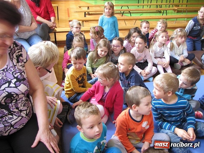 Zdjęcie w galerii na portalu naszraciborz.pl: W SP 13 wiedzą jak wyginęli kr&oacute;lewicze wiadomości z regionu