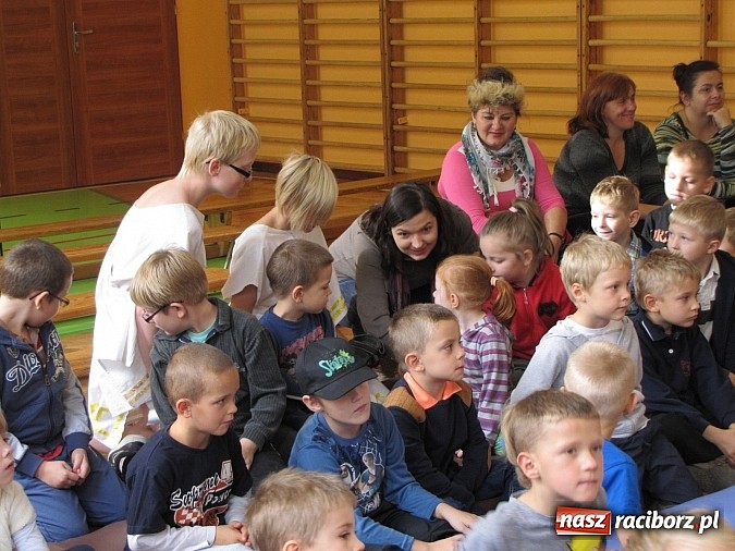 Zdjęcie w galerii na portalu naszraciborz.pl: W SP 13 wiedzą jak wyginęli kr&oacute;lewicze wiadomości z regionu