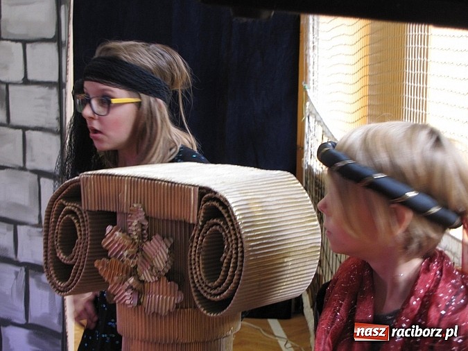 Zdjęcie w galerii na portalu naszraciborz.pl: W SP 13 wiedzą jak wyginęli kr&oacute;lewicze wiadomości z regionu