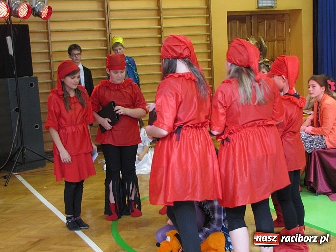 Zdjęcie w galerii na portalu naszraciborz.pl: W SP 13 wiedzą jak wyginęli kr&oacute;lewicze wiadomości z regionu