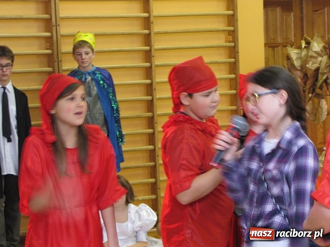 Zdjęcie w galerii na portalu naszraciborz.pl: W SP 13 wiedzą jak wyginęli kr&oacute;lewicze wiadomości z regionu