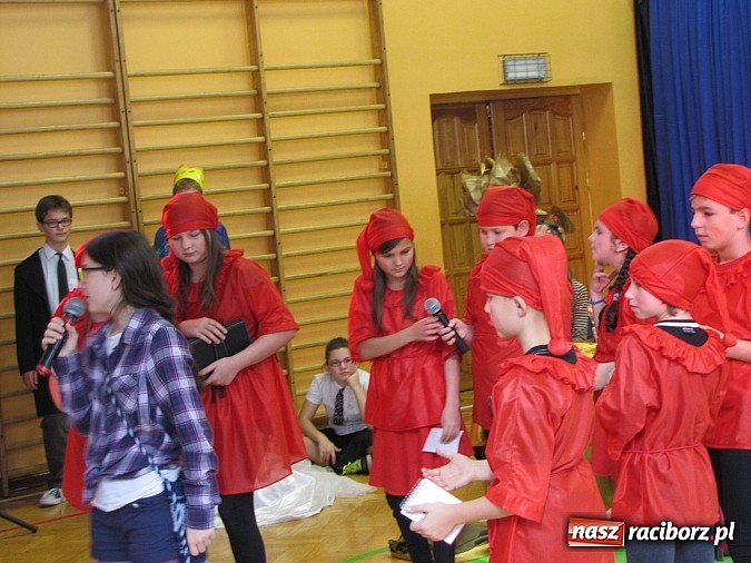 Zdjęcie w galerii na portalu naszraciborz.pl: W SP 13 wiedzą jak wyginęli kr&oacute;lewicze wiadomości z regionu