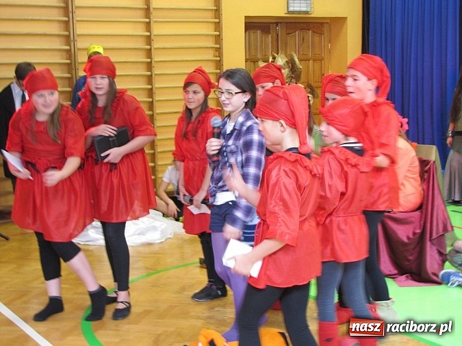 Zdjęcie w galerii na portalu naszraciborz.pl: W SP 13 wiedzą jak wyginęli kr&oacute;lewicze wiadomości z regionu