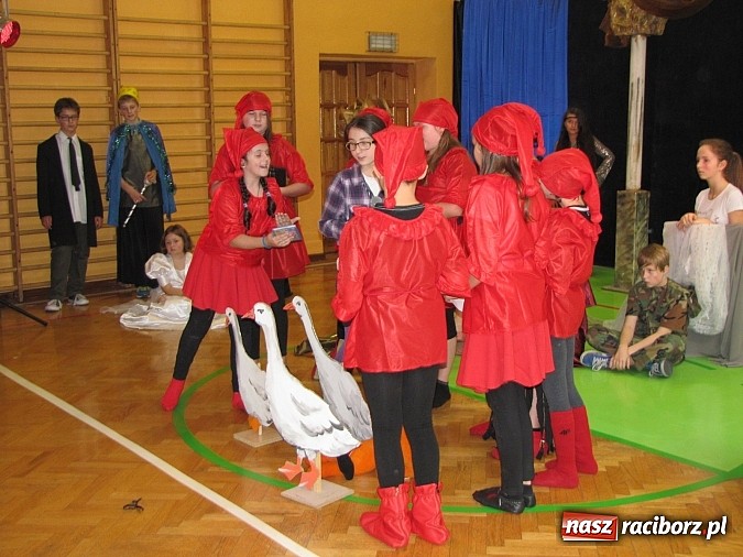 Zdjęcie w galerii na portalu naszraciborz.pl: W SP 13 wiedzą jak wyginęli kr&oacute;lewicze wiadomości z regionu