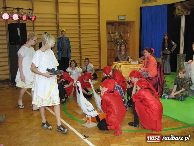 Zdjęcie w galerii na portalu naszraciborz.pl: W SP 13 wiedzą jak wyginęli kr&oacute;lewicze wiadomości z regionu