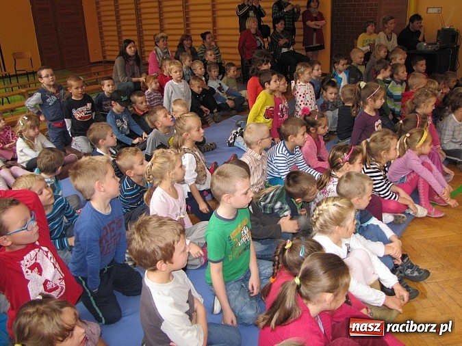 Zdjęcie w galerii na portalu naszraciborz.pl: W SP 13 wiedzą jak wyginęli kr&oacute;lewicze wiadomości z regionu