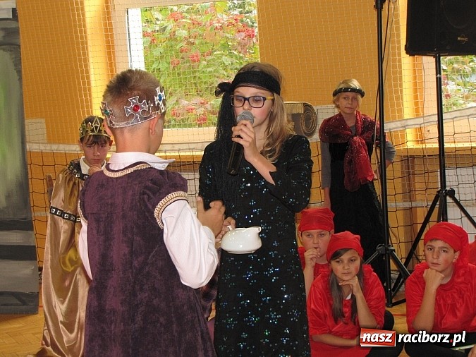 Zdjęcie w galerii na portalu naszraciborz.pl: W SP 13 wiedzą jak wyginęli kr&oacute;lewicze wiadomości z regionu