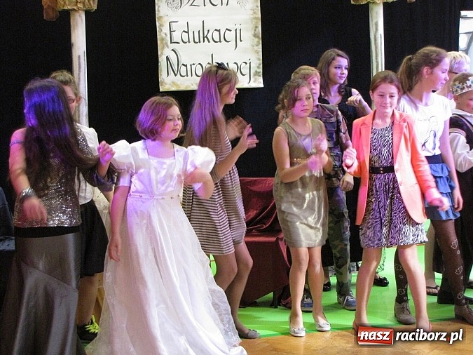 Zdjęcie w galerii na portalu naszraciborz.pl: W SP 13 wiedzą jak wyginęli kr&oacute;lewicze wiadomości z regionu