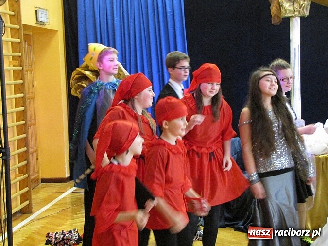 Zdjęcie w galerii na portalu naszraciborz.pl: W SP 13 wiedzą jak wyginęli kr&oacute;lewicze wiadomości z regionu