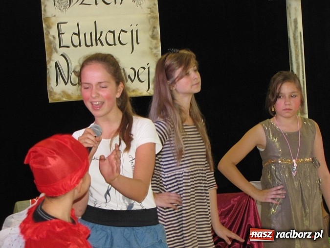 Zdjęcie w galerii na portalu naszraciborz.pl: W SP 13 wiedzą jak wyginęli kr&oacute;lewicze wiadomości z regionu