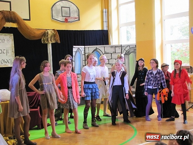 Zdjęcie w galerii na portalu naszraciborz.pl: W SP 13 wiedzą jak wyginęli kr&oacute;lewicze wiadomości z regionu