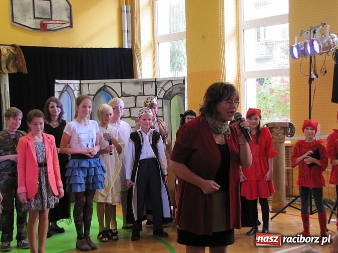 Zdjęcie w galerii na portalu naszraciborz.pl: W SP 13 wiedzą jak wyginęli kr&oacute;lewicze wiadomości z regionu