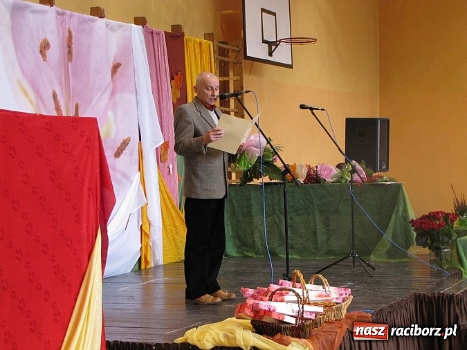 Zdjęcie w galerii na portalu naszraciborz.pl: Nauczyciele świętowali w Krzanowicach wiadomości z regionu