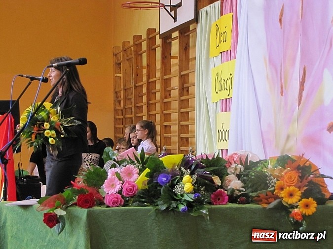 Zdjęcie w galerii na portalu naszraciborz.pl: Nauczyciele świętowali w Krzanowicach wiadomości z regionu