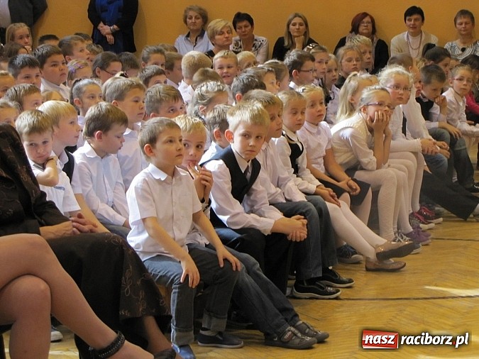 Zdjęcie w galerii na portalu naszraciborz.pl: Nauczyciele świętowali w Krzanowicach wiadomości z regionu