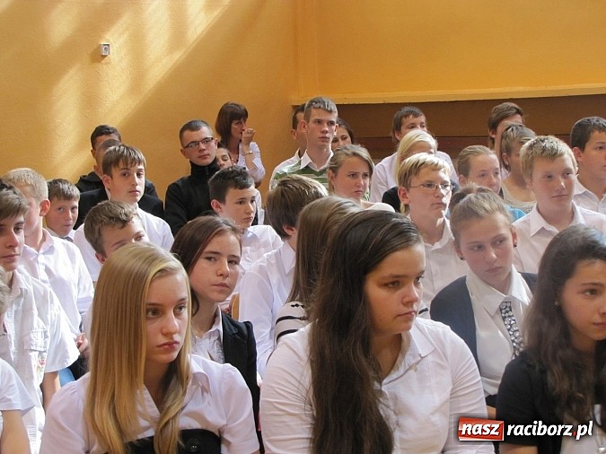 Zdjęcie w galerii na portalu naszraciborz.pl: Nauczyciele świętowali w Krzanowicach wiadomości z regionu