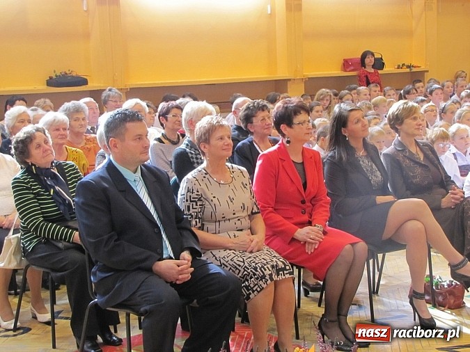 Zdjęcie w galerii na portalu naszraciborz.pl: Nauczyciele świętowali w Krzanowicach wiadomości z regionu