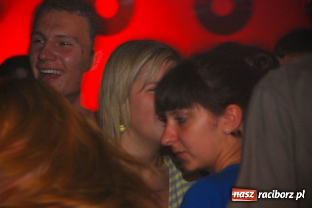 Zdjęcie w galerii na portalu naszraciborz.pl: Lustrator towarzyski wiadomości z regionu