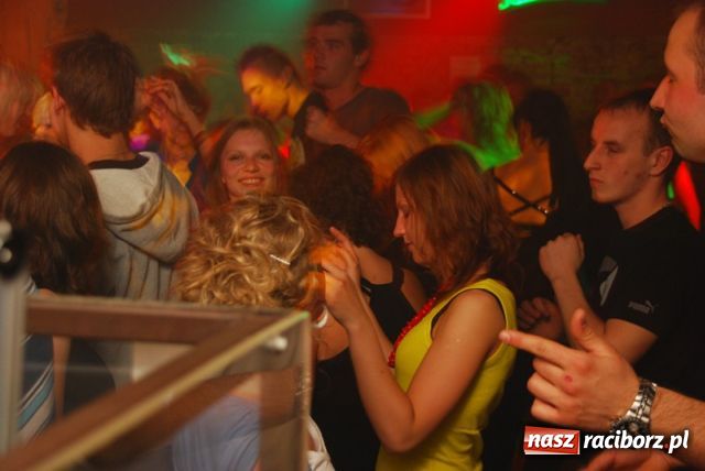 Zdjęcie w galerii na portalu naszraciborz.pl: Lustrator towarzyski wiadomości z regionu