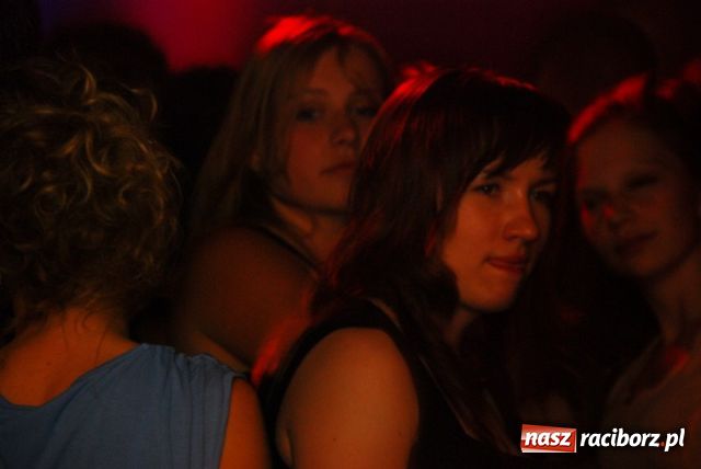 Zdjęcie w galerii na portalu naszraciborz.pl: Lustrator towarzyski wiadomości z regionu