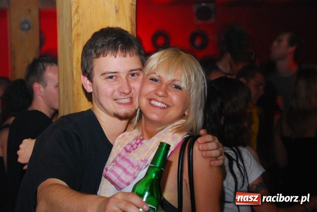 Zdjęcie w galerii na portalu naszraciborz.pl: Lustrator towarzyski wiadomości z regionu