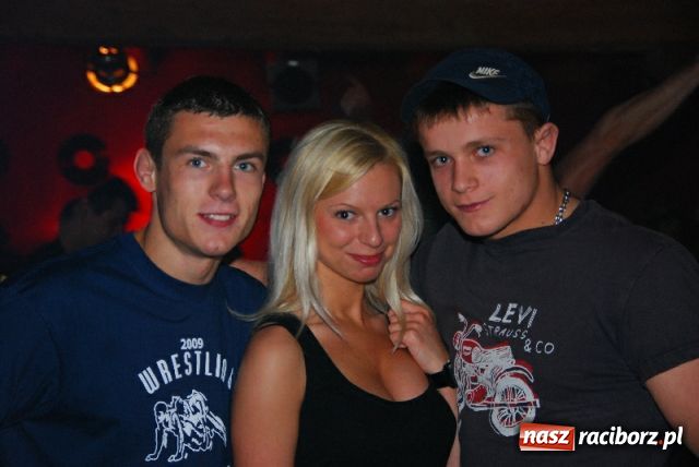 Zdjęcie w galerii na portalu naszraciborz.pl: Lustrator towarzyski wiadomości z regionu