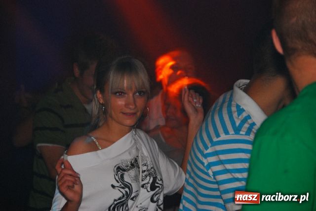 Zdjęcie w galerii na portalu naszraciborz.pl: Lustrator towarzyski wiadomości z regionu